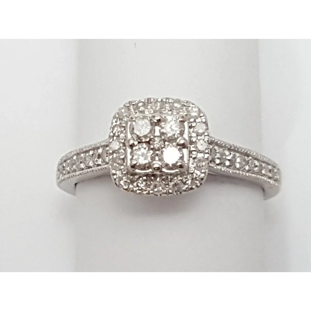 Beautiful 10K Karat Solid White Gold Designer Round Cut Diamond Engagement Ring